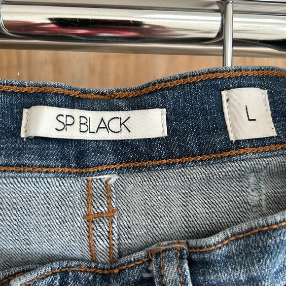 ✨Distressed Mini Skirt✨ - Picture 4 of 4